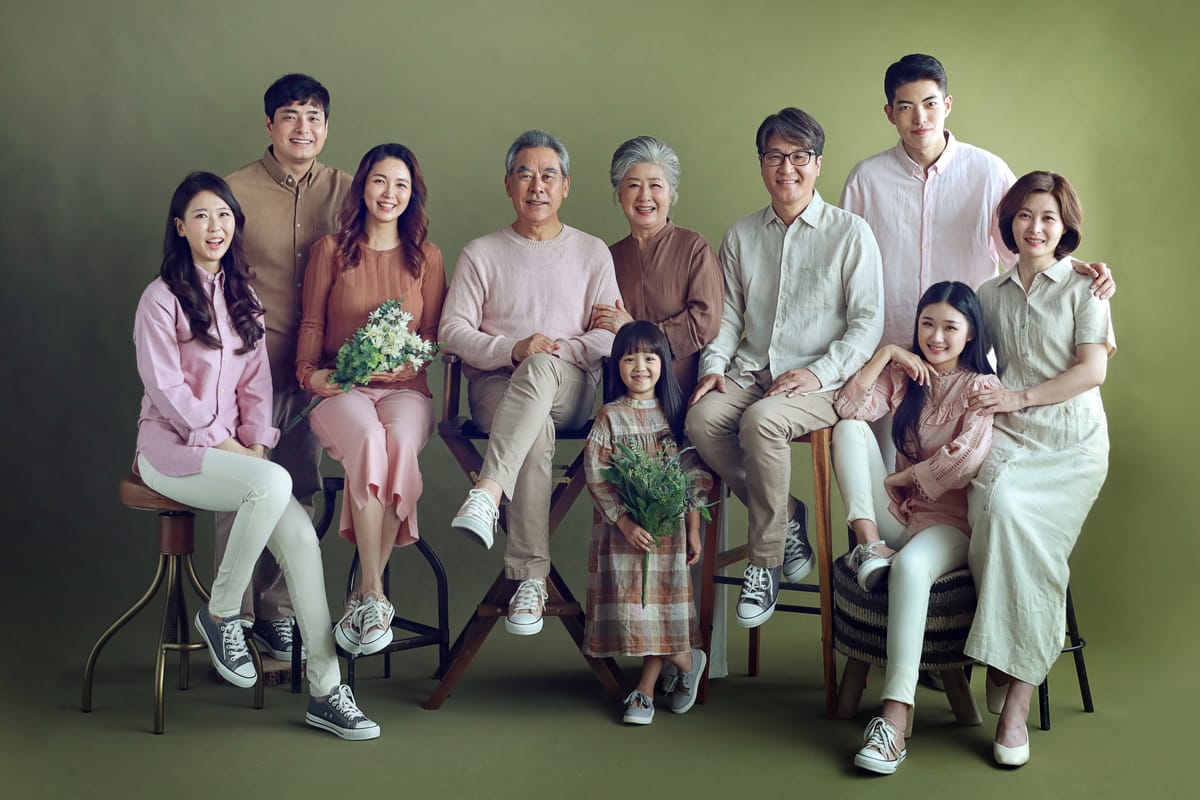 조부모, 부모, 손주 3대가 함께한 가족사진