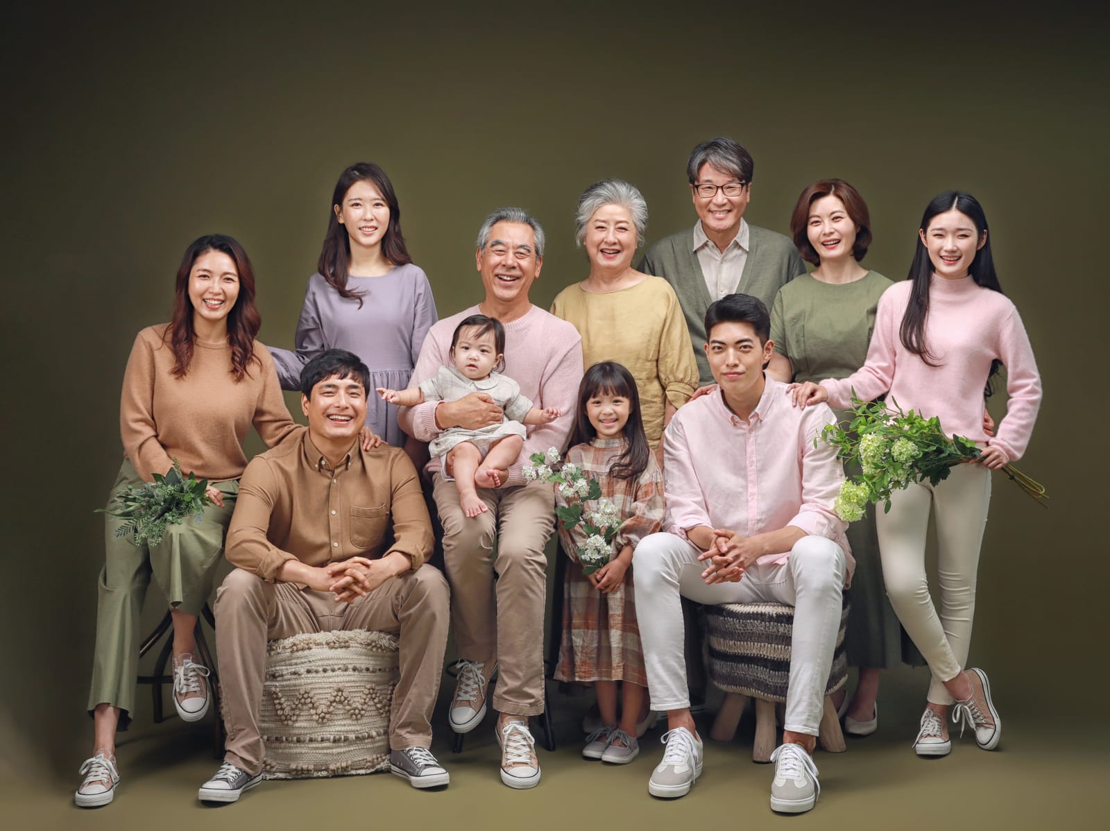 여러 가족이 함께 모인 대가족사진