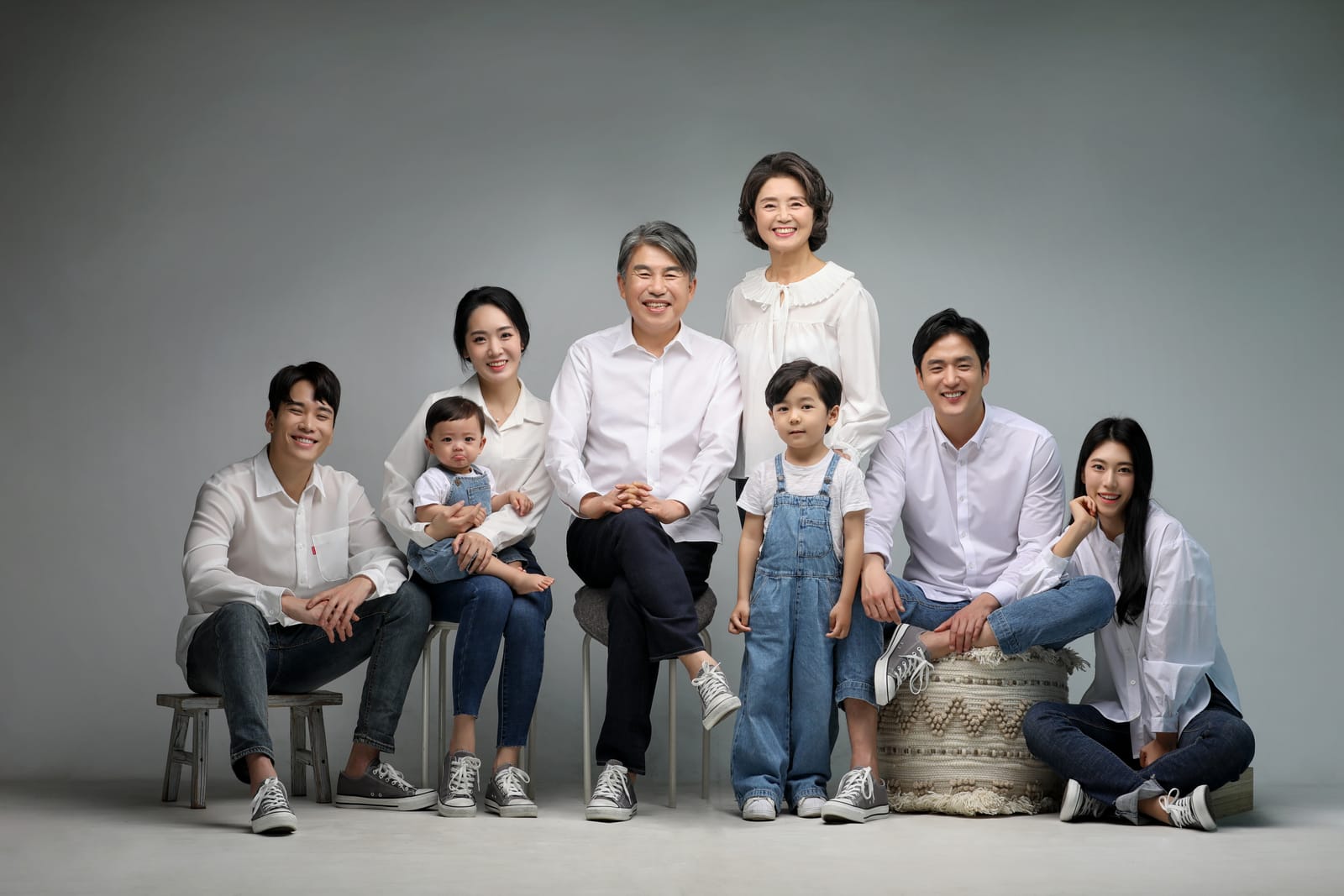 조부모, 부모, 손주가 함께한 3대 가족사진